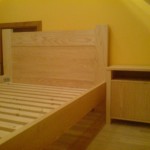 meble drewniane do sypialni